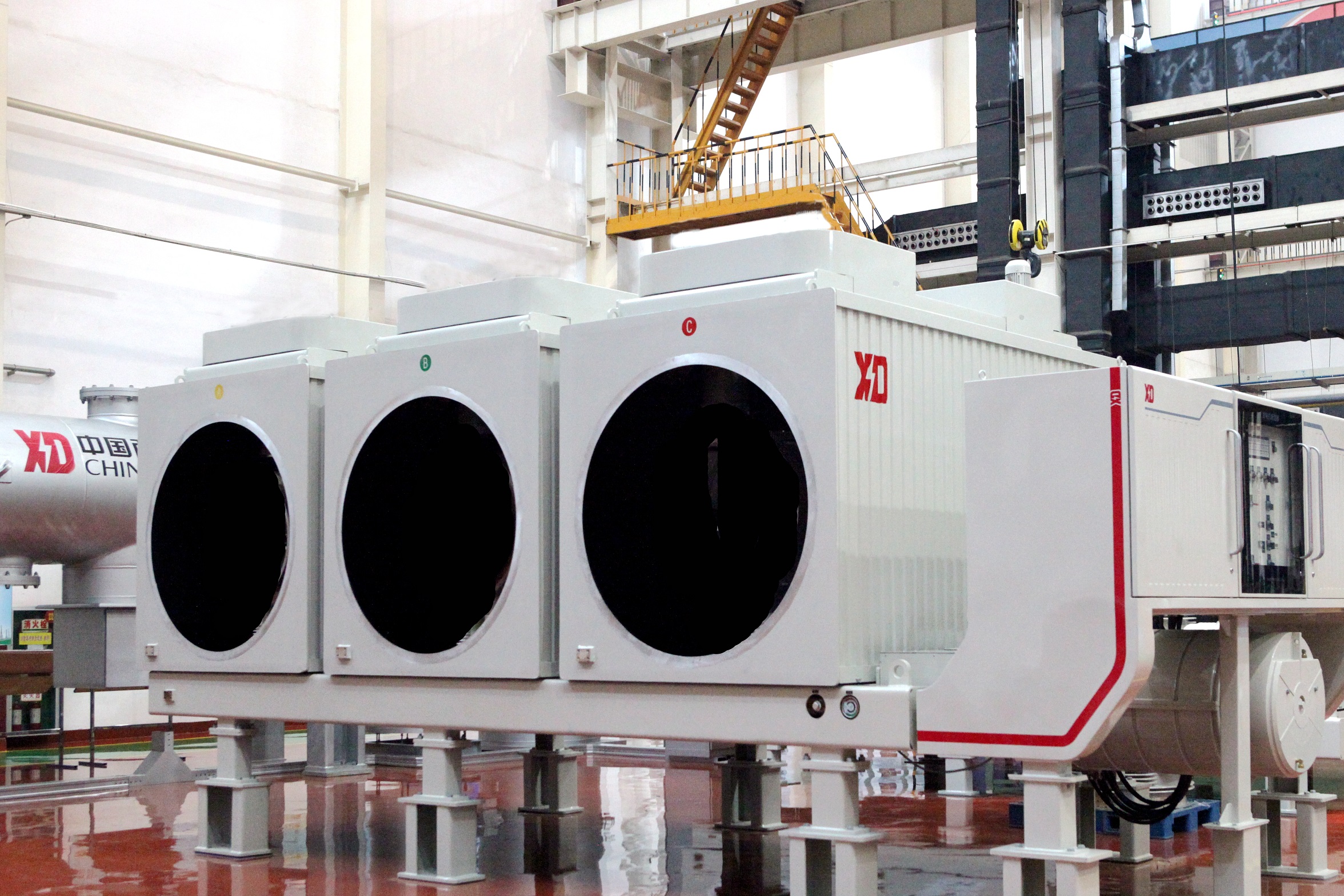 挺起民族脊梁照亮光明未来——国产发电机断路器的自主创新之路