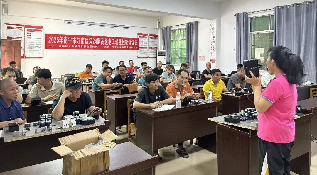 苏圩镇：开展高级电工培训 助力群众技能提升与就业